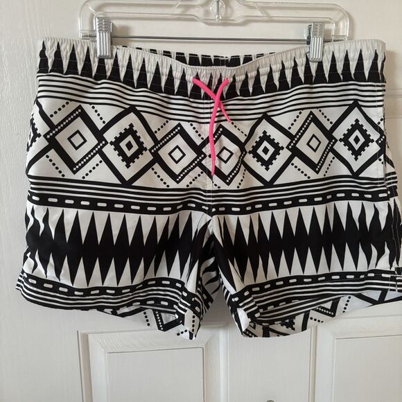 Chubbies Mens Swim Trunks Size Medium Black White Aztec Beach Travel Made in USA - Picture 2 of 11